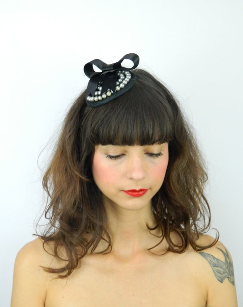 SALE! Fascinator Headpiece Cocktail Hat with Satin Bow and Pearls - 髮夾/髮飾 - 其他材質 黑色