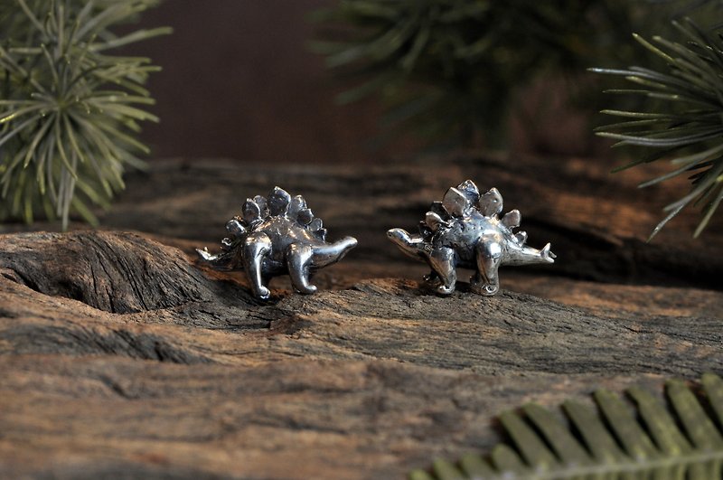 Ermao Silver[Childhood Fun-Stegosaurus Three-dimensional Solid-Ear Pin] Silver or Gold - ต่างหู - เงิน สีเงิน