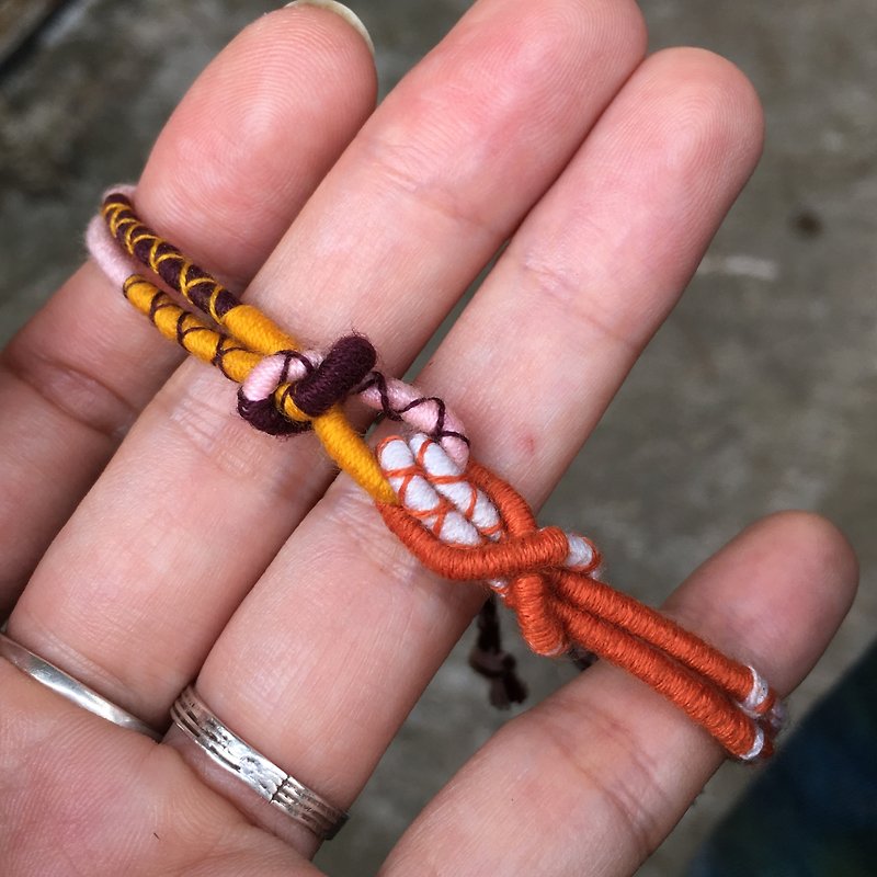 【Lost and find】 Tibetan blessing intertwined yellow and pink bracelets - สร้อยข้อมือ - เครื่องเพชรพลอย สีแดง