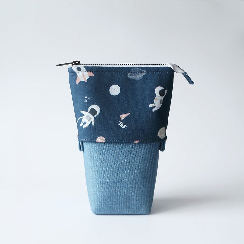 Cotton retractable pencil case #Run to space - กล่องดินสอ/ถุงดินสอ - ผ้าฝ้าย/ผ้าลินิน สีน้ำเงิน
