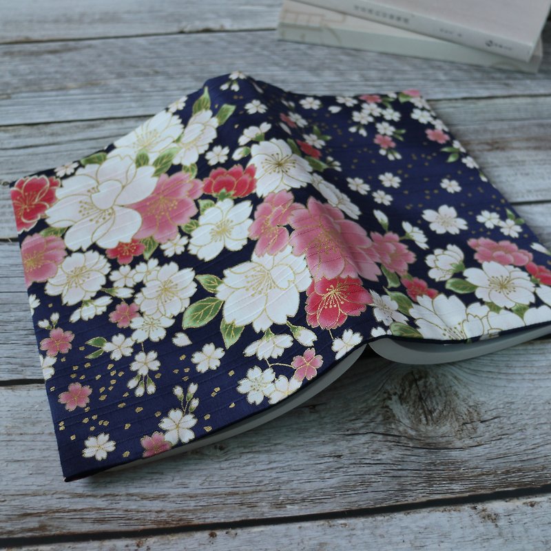 [Hot stamping Japanese cherry blossom] Book cover, book cover, cloth book cover, adjustable book cover, handmade book cover - Book Covers - Cotton & Hemp 