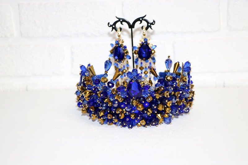 Big blue crown and earrings Royal blue headdress Wedding blue gold tiara - 髮夾/髮飾 - 玻璃 藍色