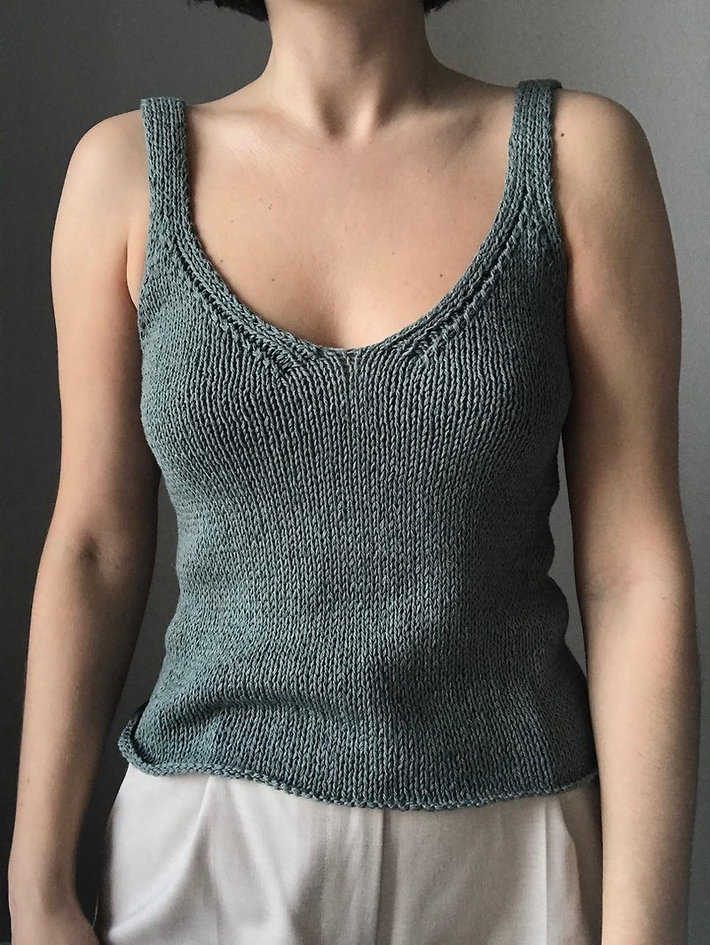 Hand knitted linen v-neck tank top - 女上衣/長袖上衣 - 棉．麻 藍色