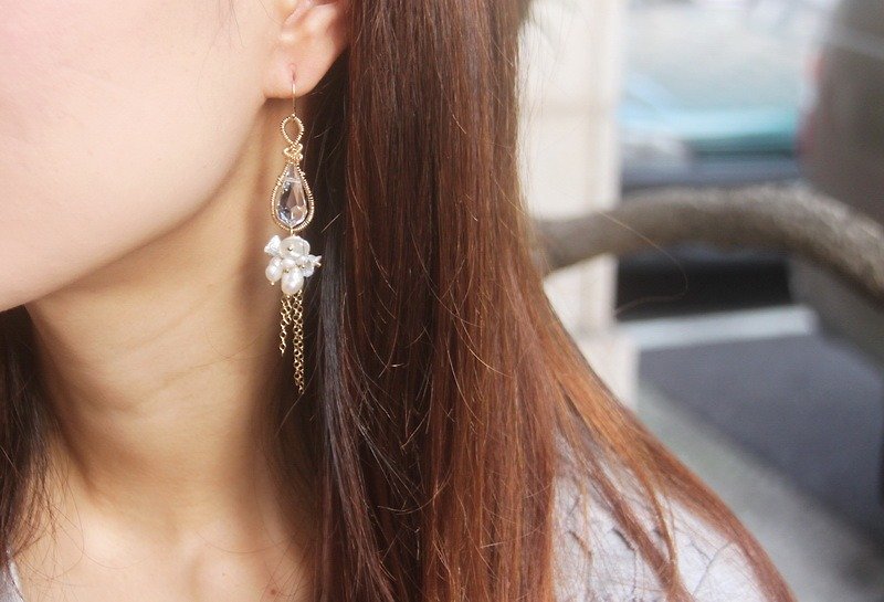 缳.around. Pear Crystal Natural Pearl 14KGF Earrings - ต่างหู - เครื่องเพชรพลอย ขาว