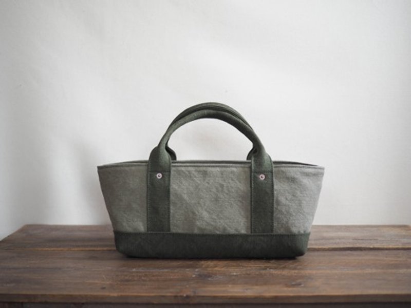 受注制作【MILITARY TWILL】蓋付きしかくトート　よこなが　モスグリーン×カーキドラブ - 手提包/手提袋 - 棉．麻 