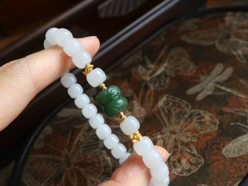 原創天然和田玉白玉老型珠手鏈顏色白潤搭配碧玉並蒂蓮好運連連