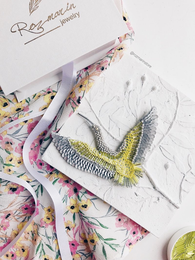 Brooch bird, Embroidered brooch, Beaded Brooch , Bird pin, Handmade Crane - เข็มกลัด - แก้ว สีเหลือง
