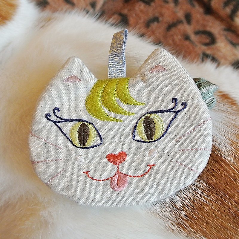 "Tear tongue curling eyelashes small cute cat" coin purse - Coin Purses - Cotton & Hemp Green