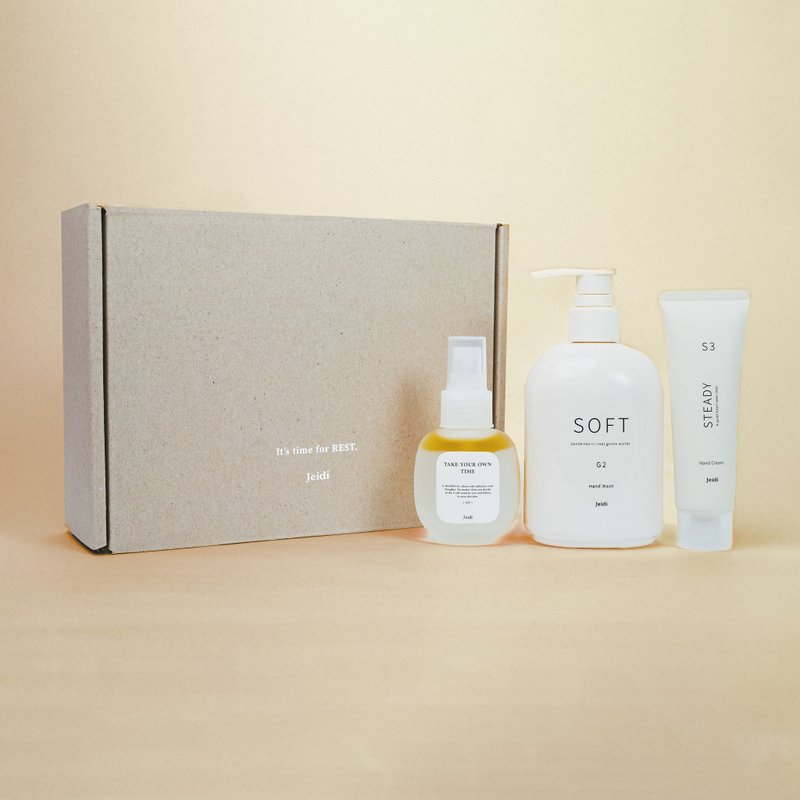 香氛禮盒(聖誕節腰封)－洗手露300ml&護手霜50g&放鬆噴霧50ml - 香氛蠟燭/燭台 - 蠟 