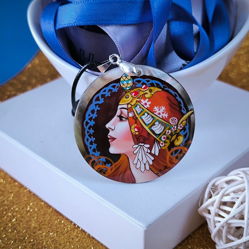 Zodiac by Alphonse Mucha on aesthetic pearl necklace. Elegant handmade jewelry - 項鍊 - 貝殼 藍色