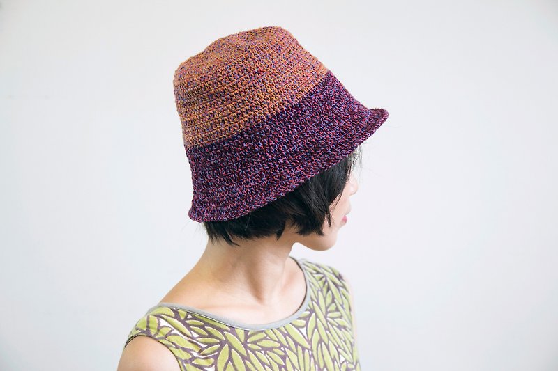 編織雙色寬簷漁夫帽-駝棕色暗紫紅 - 帽子 - 棉．麻 卡其色