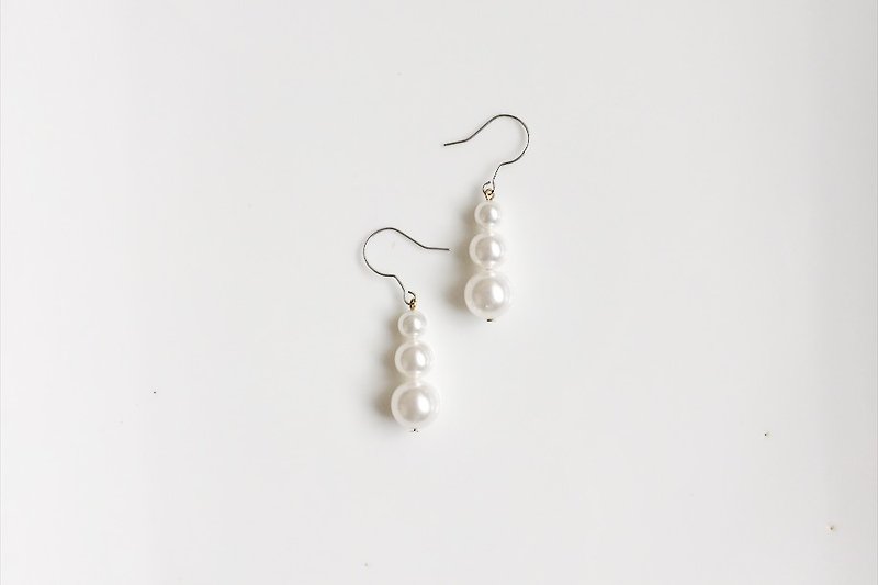 Swarovski crystal pearl shape earrings - Earrings & Clip-ons - Gemstone White