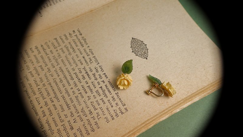 American antique brand Van dell 12K gold jade imitation ivory rose earring Clip-On - ต่างหู - หยก สีทอง