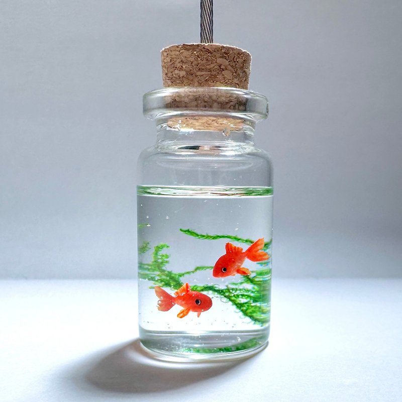 受注制作　硝子の小瓶で泳ぐ金魚　メモスタンド - チャーム - ガラス 