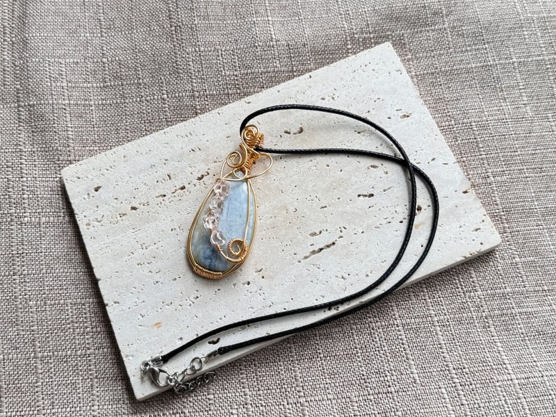 230504 wire wrapping Stone Bronze wrapping pendant - สร้อยคอ - ทองแดงทองเหลือง สีน้ำเงิน