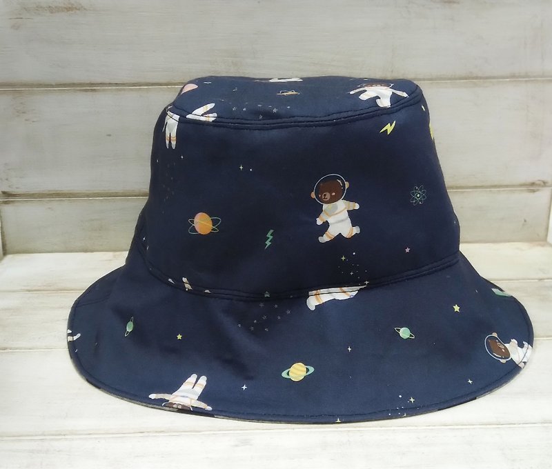 Planet Space Bear Gray Green Big Dot Double-sided Fisherman Hat Sun Hat - หมวก - ผ้าฝ้าย/ผ้าลินิน สีน้ำเงิน