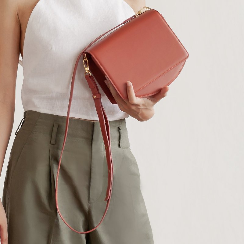 ''70s modern" leather shoulder bag - Coral pink - กระเป๋าแมสเซนเจอร์ - หนังแท้ สึชมพู