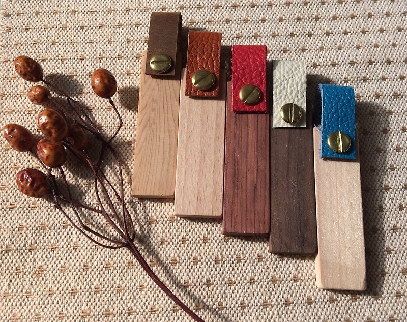 Log wood key ring - พวงกุญแจ - ไม้ สีนำ้ตาล