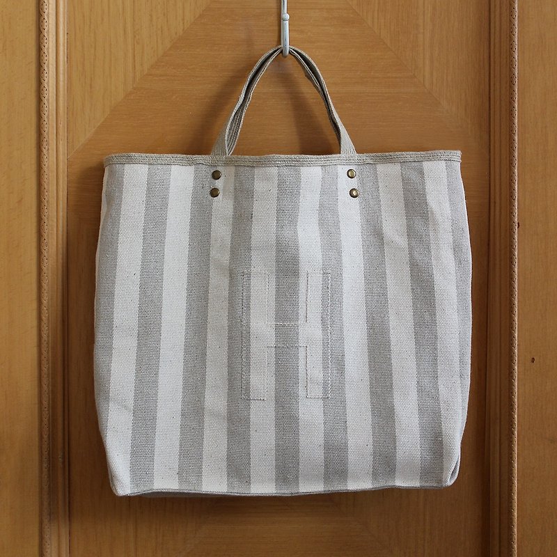 Exclusive order Linen AlphaBAG between the strips of linen and coarse hemp cloth bag letter H - กระเป๋าถือ - ผ้าฝ้าย/ผ้าลินิน 