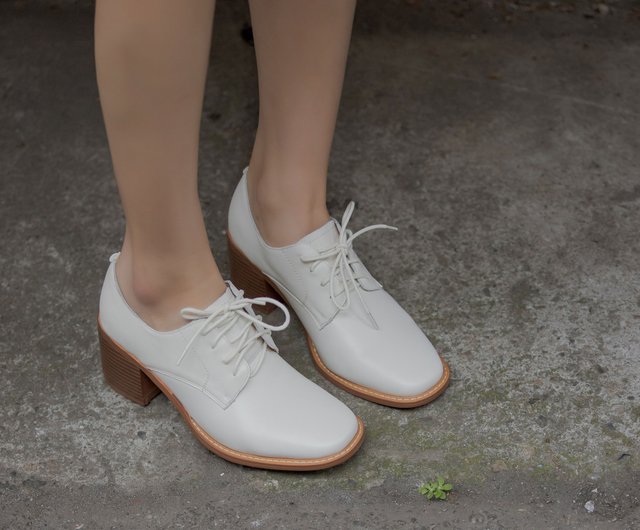 White hot sale heeled oxfords