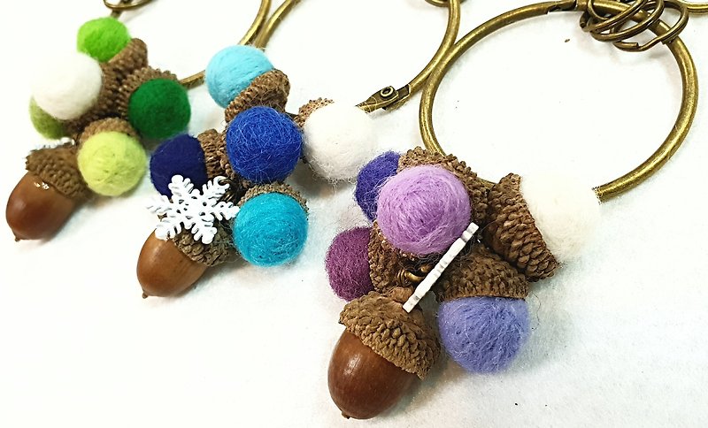 Paris*Le Bonheun. Rainbow forest wool felt. Pine cone and acorn string bag charm. key ring - Keychains - Other Materials Multicolor