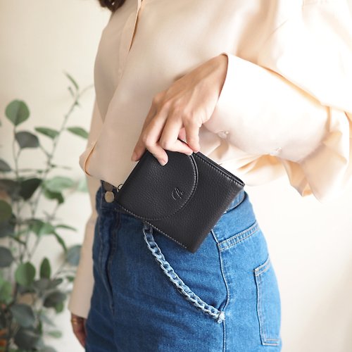 Charin Tart (Black): Short wallet, Cow leather, Wallet with long strap, Black