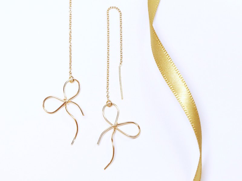 14kgf-bend asymmetry ribbon pierced earrings - Earrings & Clip-ons - Other Metals Gold