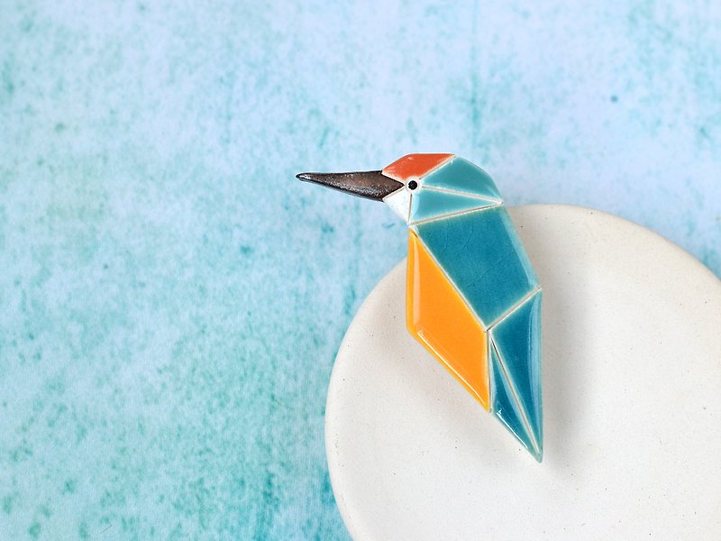 Kingfisher ceramic pin brooch - 胸針 - 黏土 