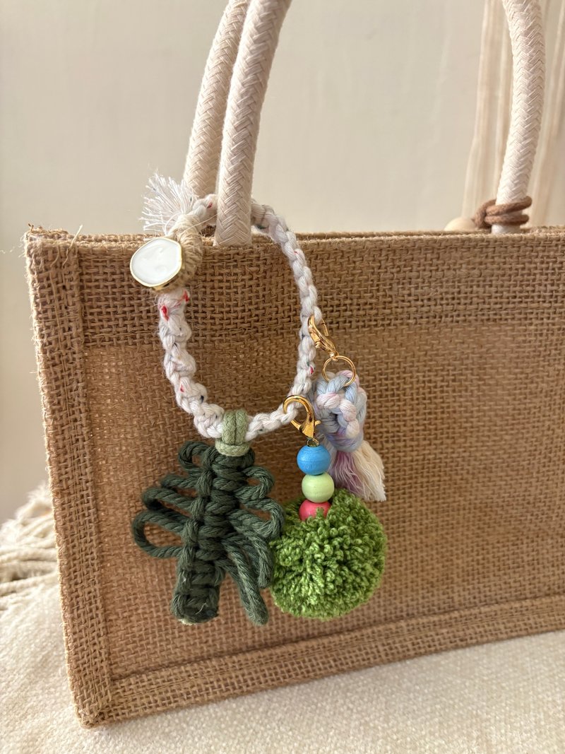 小樹毛球包掛/手工編織/ - 吊飾/掛飾 - 棉．麻 