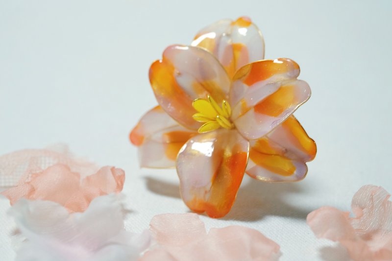 Spring Day - A pair of orange handmade earrings - Earrings & Clip-ons - Resin Orange