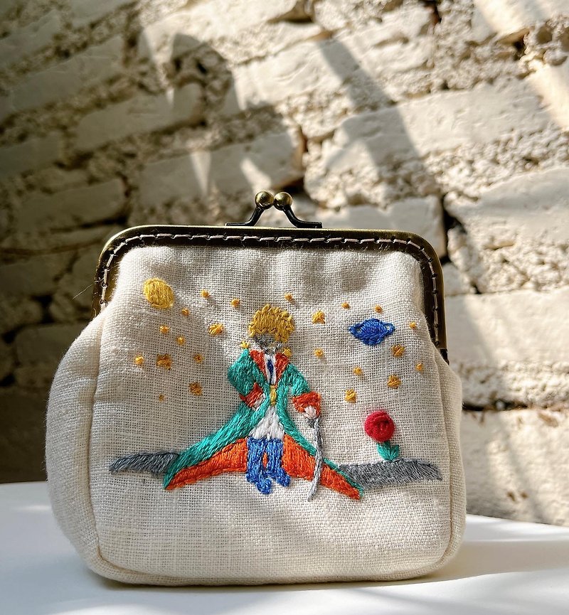 Hand embroidery Little Prince coin pouch - 散紙包 - 棉．麻 白色