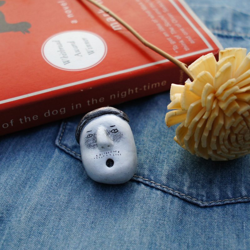 手繪少年扣針/胸針/別針 (軟陶) (Polymer Clay) - 胸針 - 黏土 白色