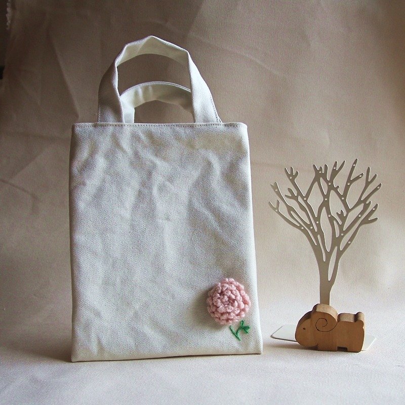 Cotton Fabric: Canvas  bag,Knitting flower, white - กระเป๋าถือ - ผ้าฝ้าย/ผ้าลินิน ขาว