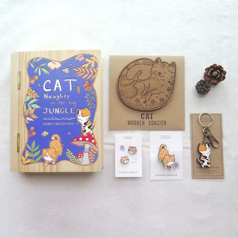 Goody bag - cat naughty in big jungle - Brooches - Wood Blue