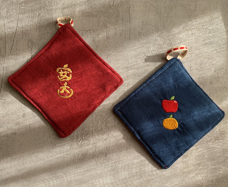 Ping'an Daju double-sided embroidered coaster - ที่รองแก้ว - ผ้าฝ้าย/ผ้าลินิน สีแดง