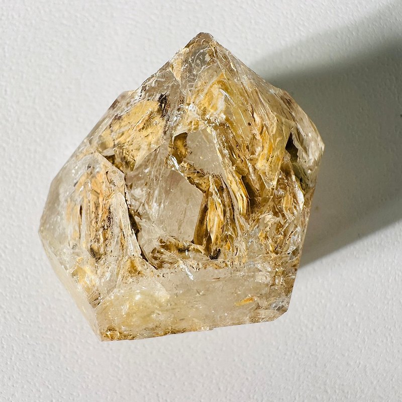 Pakistani yellow mud bone crystal 11 rainbow window rainbow backbone crystal raw stone ore - ของวางตกแต่ง - วัสดุอื่นๆ สีเหลือง