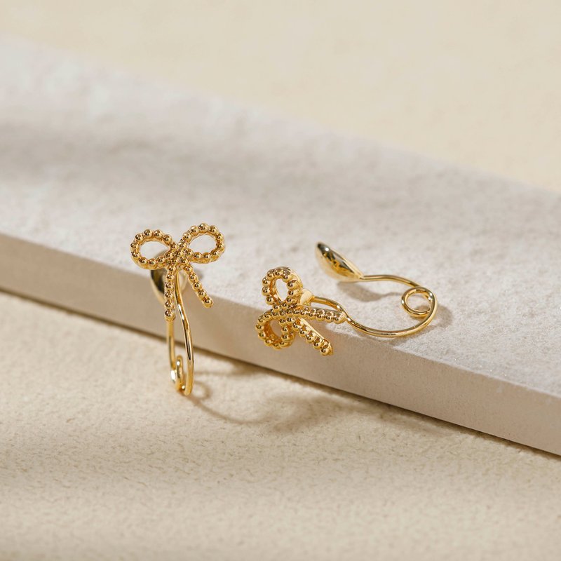 petit ribbon loop-fit ​​earring GD Loop fit Clip-On mini ribbon gold - ต่างหู - โลหะ สีทอง