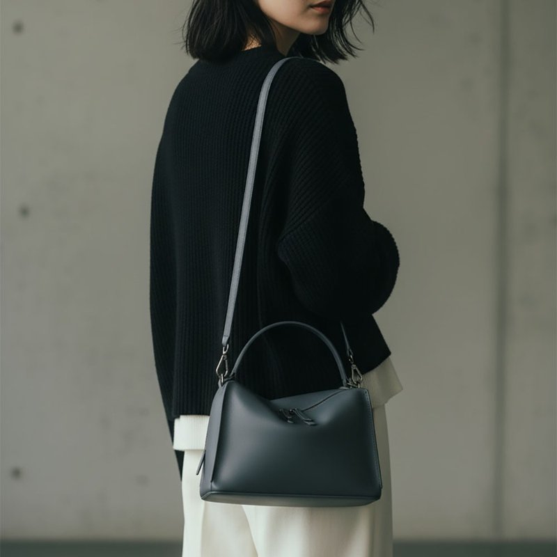 Valley Cube M Shoulder Bag-Blue Mirage - กระเป๋าแมสเซนเจอร์ - หนังแท้ สีน้ำเงิน