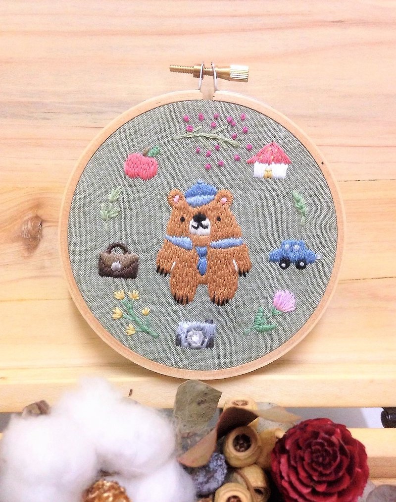 Hand embroidery hanging ornaments - the daily life of the father bear - Items for Display - Thread Multicolor