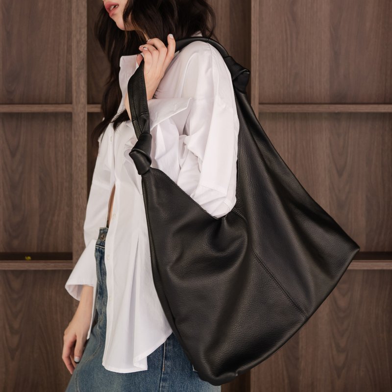 Double Knot-Side Back Soft Bag-Black - กระเป๋าแมสเซนเจอร์ - หนังแท้ สีดำ