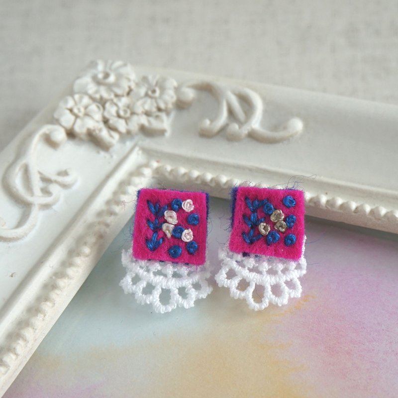 Hand embroidery pireced earring"Vivid square1" - Earrings & Clip-ons - Thread Pink