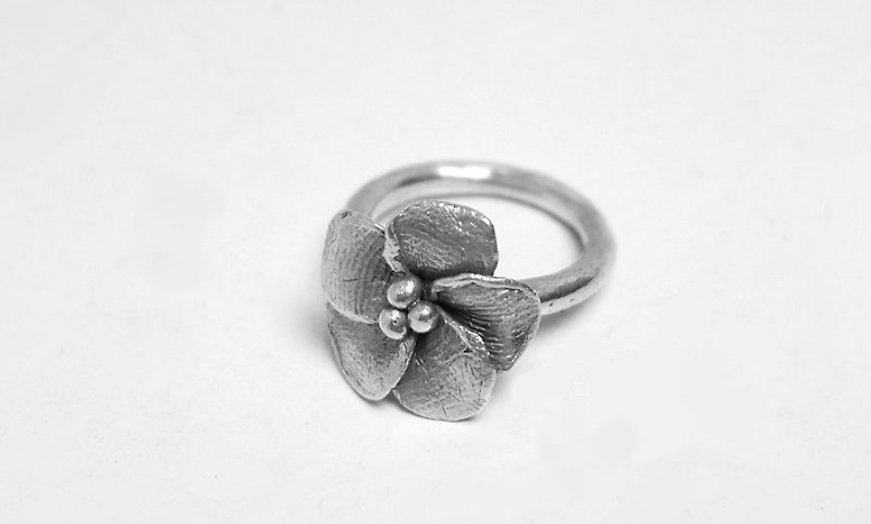 Love flower has a ring - General Rings - Other Metals Silver