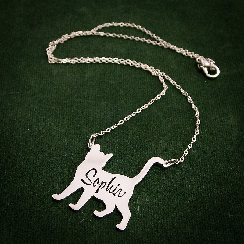 Cat shape pendant custom name necklace - 項鍊 - 銅/黃銅 銀色