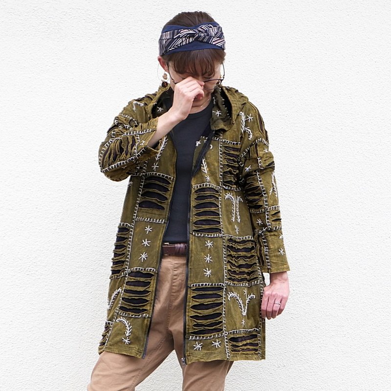 ダメージ加工・星と蔦モチーフ刺繍・ドロップショルダー・とんがりフード・ZIPパーカージャケット・モスグリーン - 女大衣/外套 - 棉．麻 卡其色