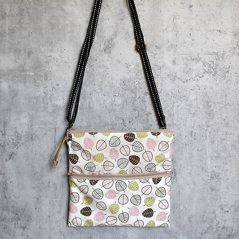 Travel small bag_Xiaoye Piaopiao - Messenger Bags & Sling Bags - Nylon Green