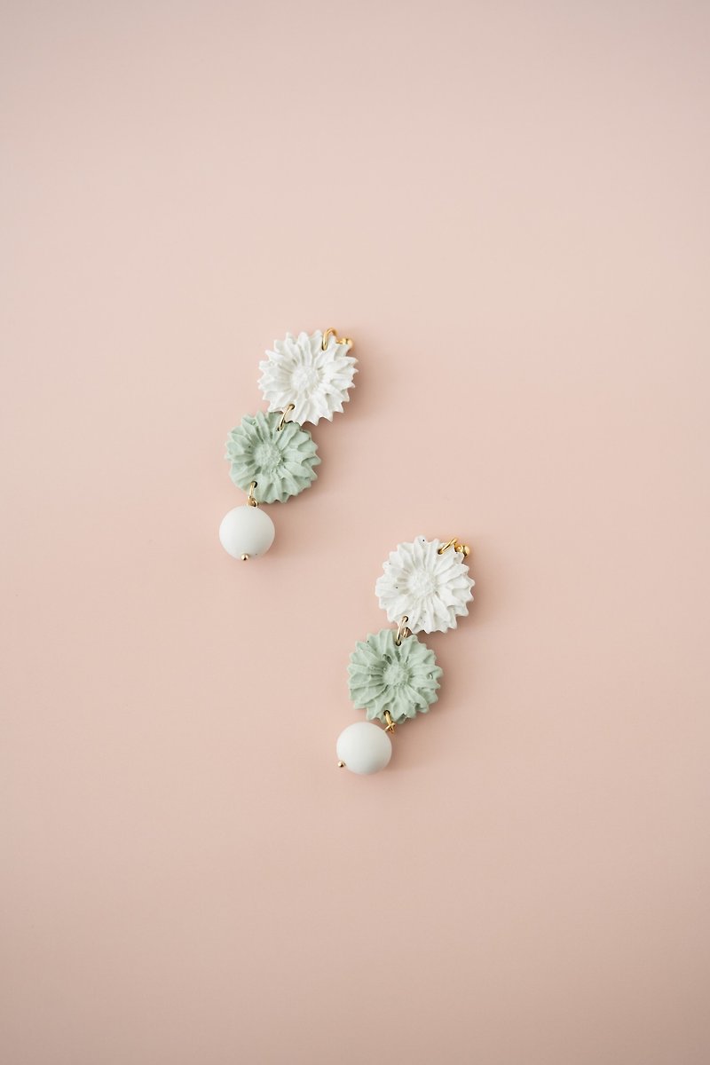 Floral Earrings -Mint Green&Ivory  / Minimal / Polymer clay / Statement earrings - Earrings & Clip-ons - Clay Green