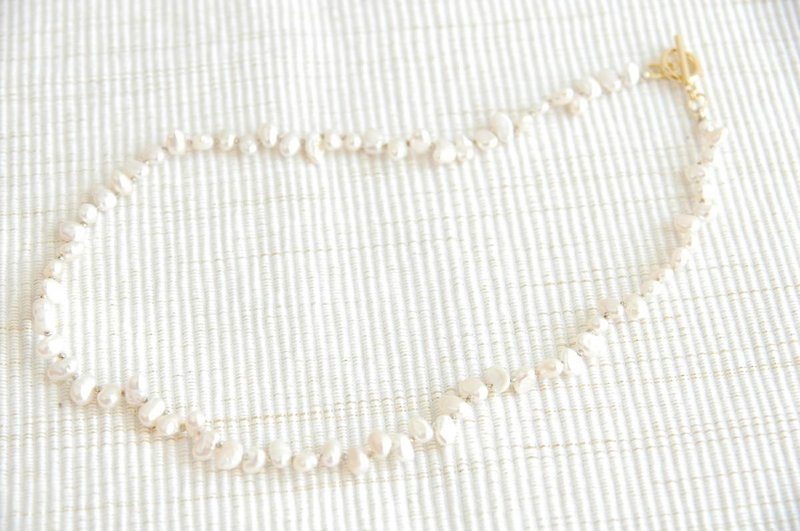 Necklace of small Keshiparu - สร้อยคอ - เครื่องเพชรพลอย ขาว