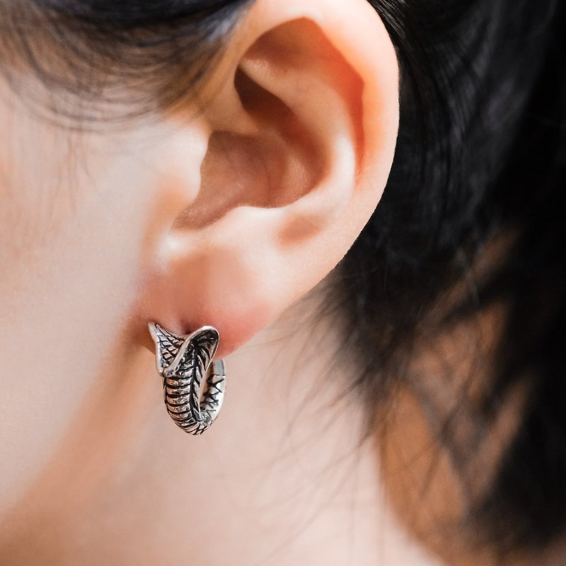 925 sterling silver three-dimensional cobra sculpture earrings with outstanding personality and eye-catching design are sold separately - ต่างหู - เงินแท้ สีเงิน