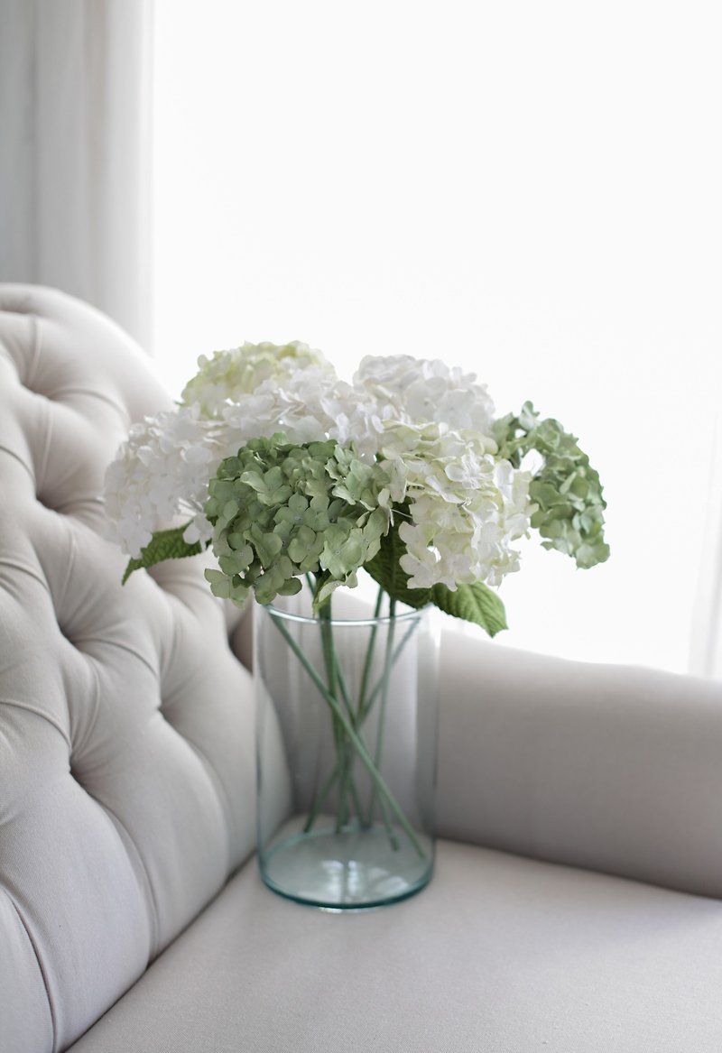 PRM012：装飾のためのアジサイの花。ポインセチアの花や装飾花瓶白自然の中で - 置物 - 紙 グリーン