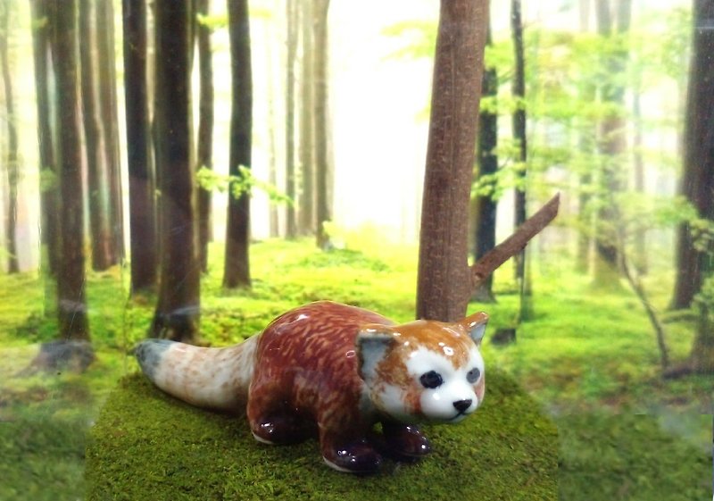 ตุ๊กตาเซรามิคขนาดเล็ก   Red Panda   งานฝีมือขนาดจิ๋ว - เซรามิก - เครื่องลายคราม 